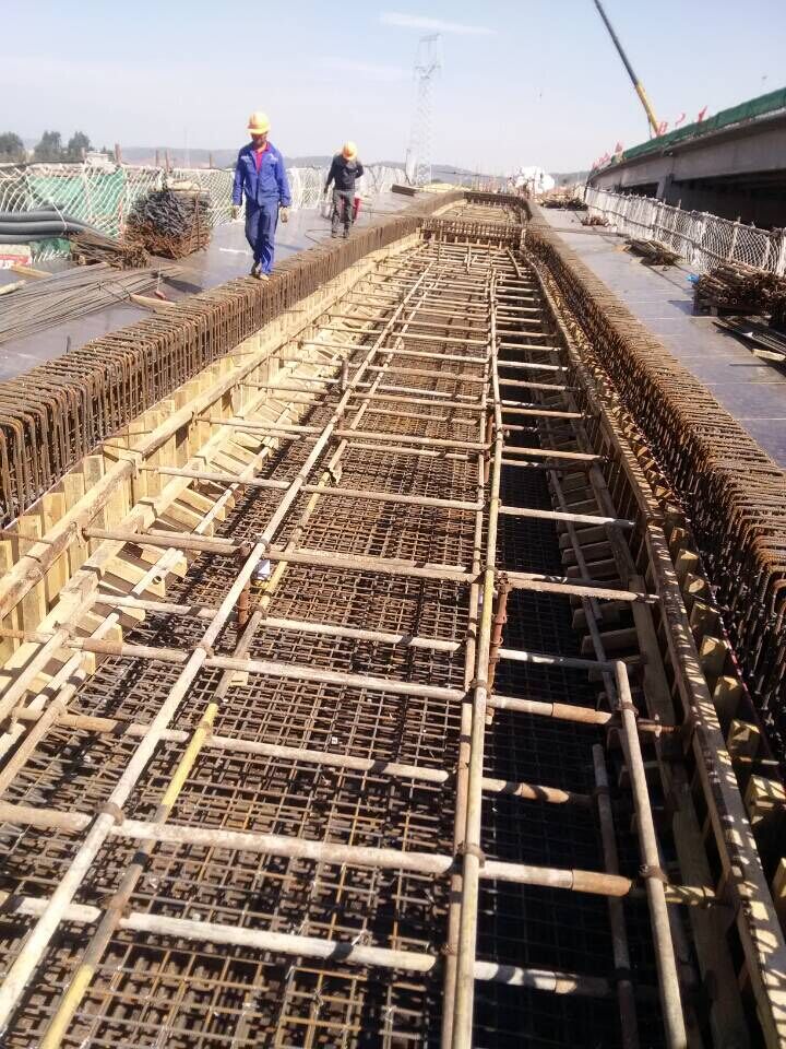三公司完成首次橋梁工程高支模砼施工