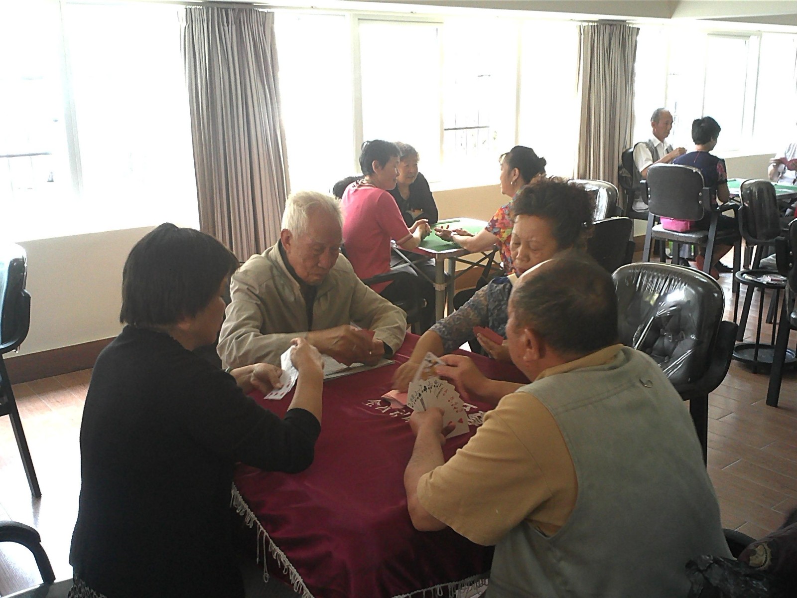 公司舉辦離退休職工撲克（雙摳）比賽
