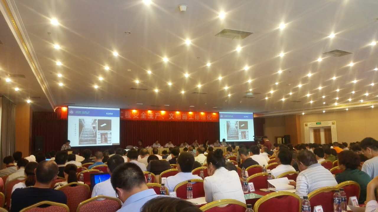 公司萬科項(xiàng)目在昆明市建設(shè)工程安全生產(chǎn)、文明施工工地觀摩會(huì)上作經(jīng)驗(yàn)交流