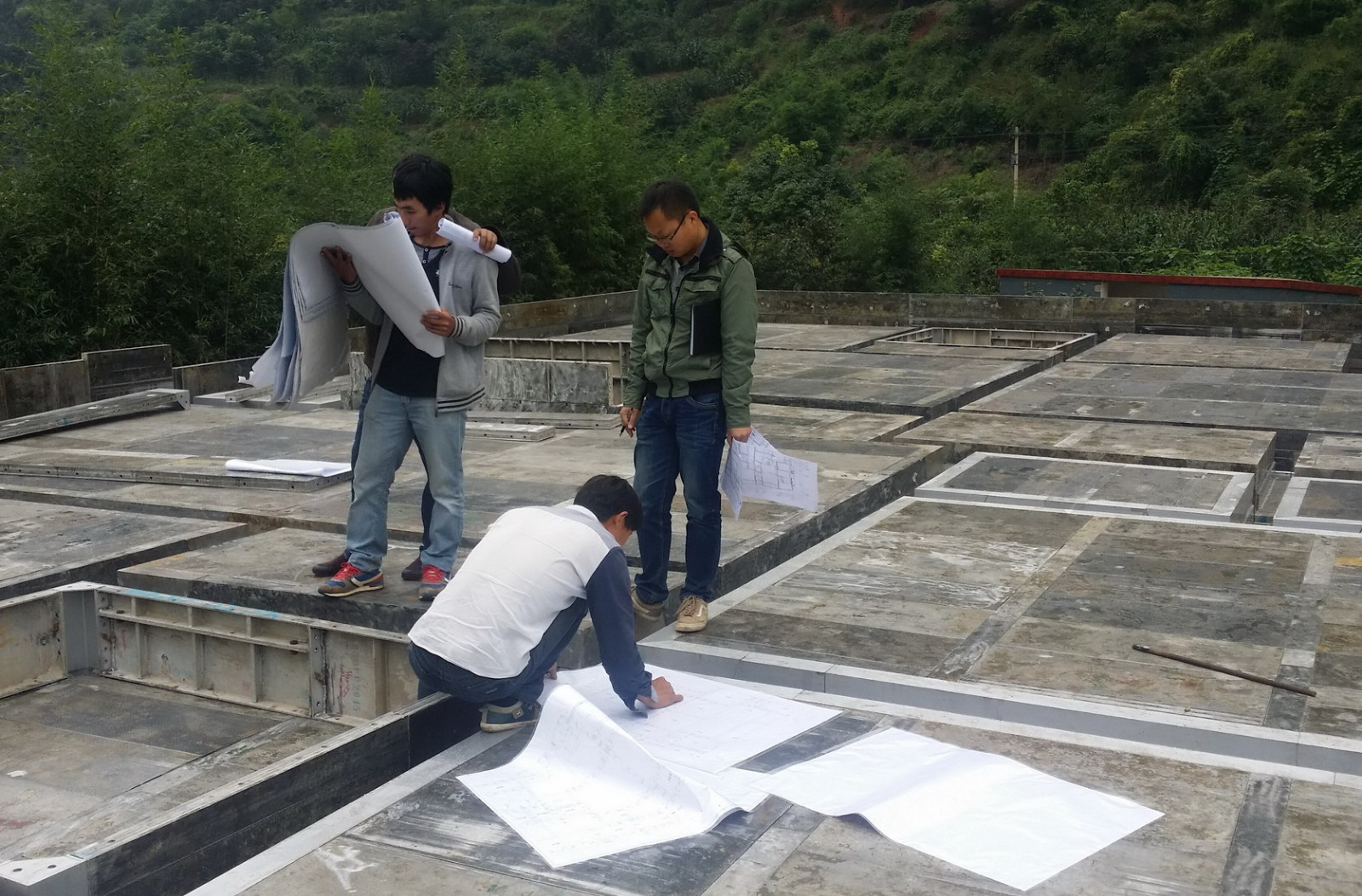 公司周轉(zhuǎn)材料租賃中心基地首次鋁模試拼裝工程通過驗收