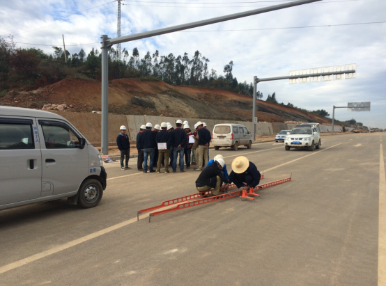 恒昊檢測公司長嵩項目4.1公里道路及排水工程順利通過初驗