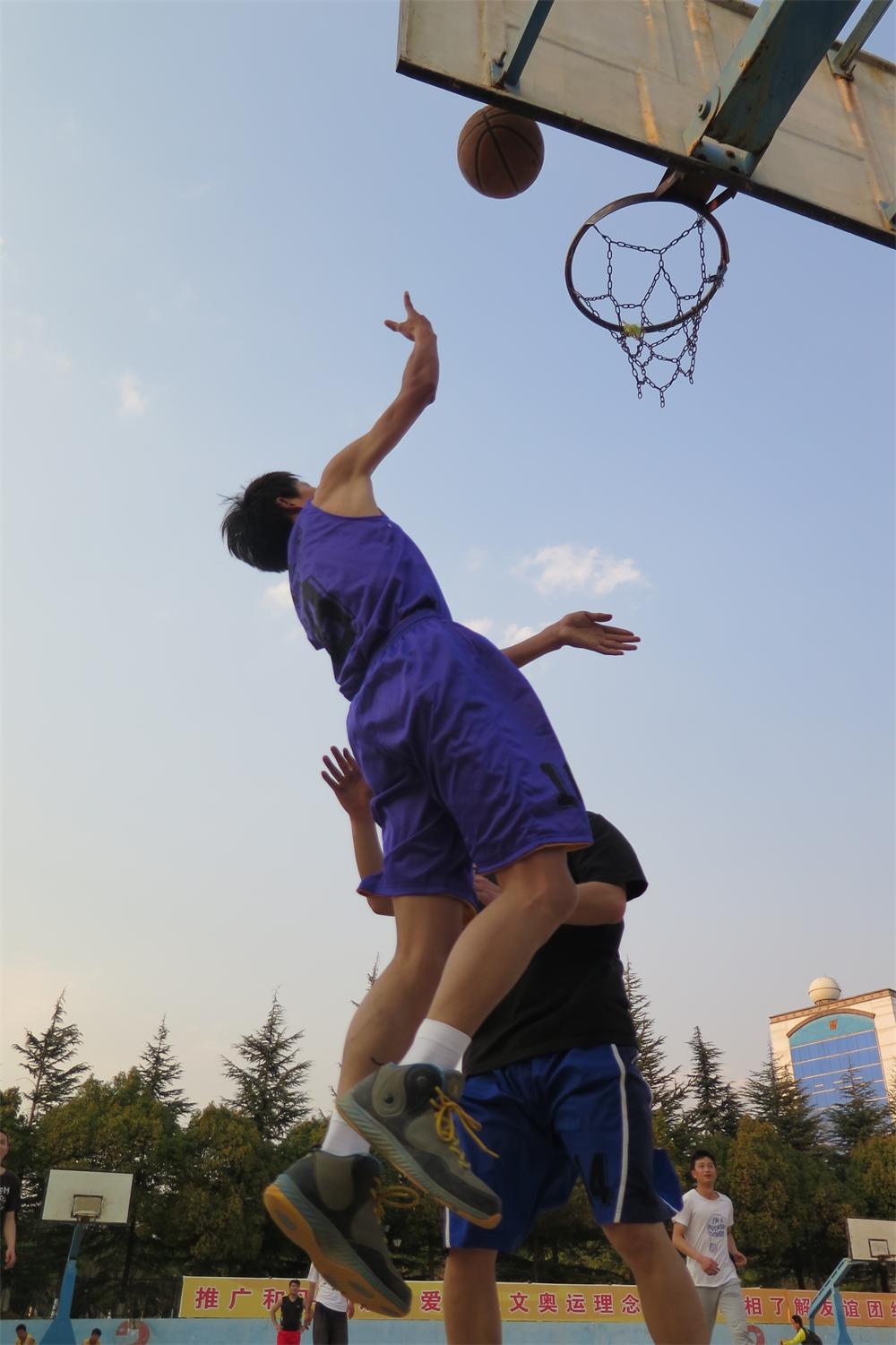 十九直管部曲靖“五縱五橫”項(xiàng)目部組織籃球賽