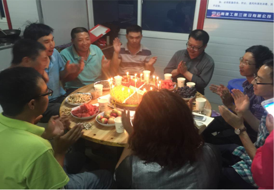 第五直管項(xiàng)目部舉辦職工集體生日聚會(huì)