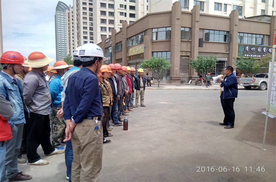 昭通棚改荷花和平安置點(diǎn)工程建設(shè)項(xiàng)目組織參加昭通昭陽區(qū)“安全生產(chǎn)月”安全知識(shí)宣傳咨詢活動(dòng)