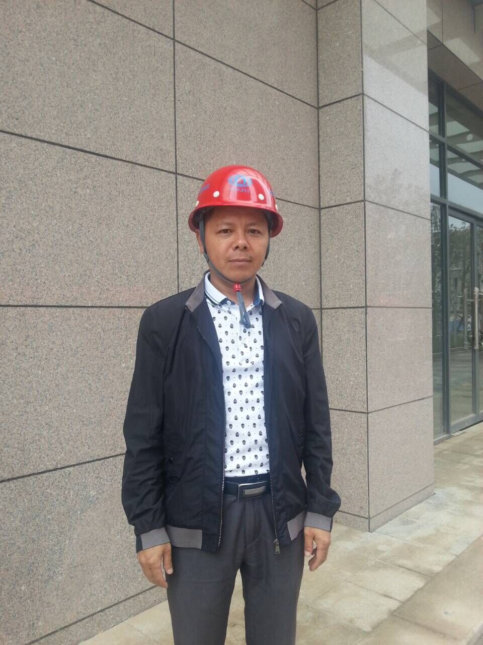 把簡(jiǎn)單的事情做好就是不簡(jiǎn)單 ——訪(fǎng)云南省“五一勞動(dòng)獎(jiǎng)?wù)隆鲍@得者雷常書(shū)