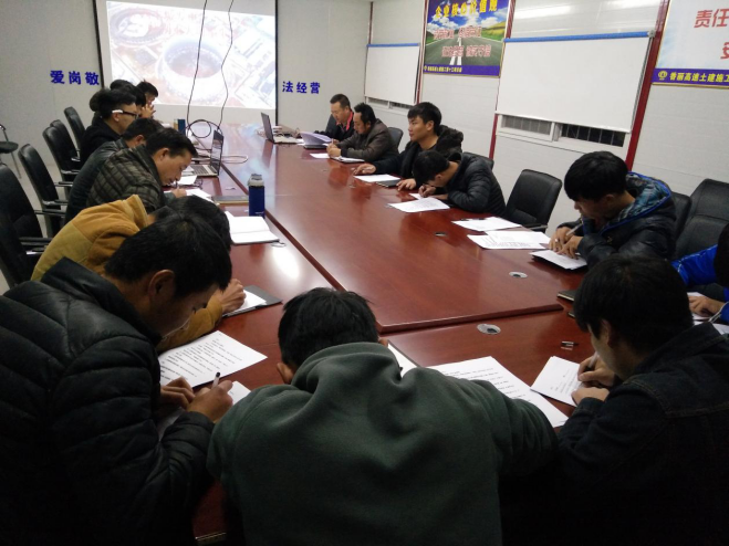 香麗高速公路第十三項目部組織開展安全教育警示學習