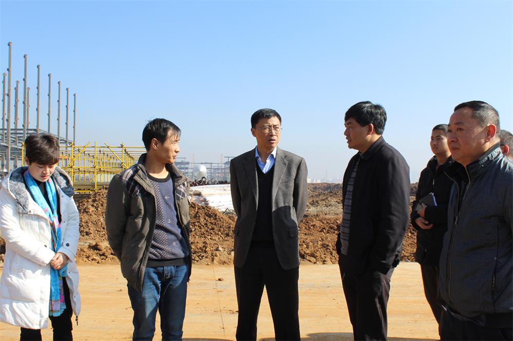 昭通市副市長李春林對崇文高級中學進行調(diào)研