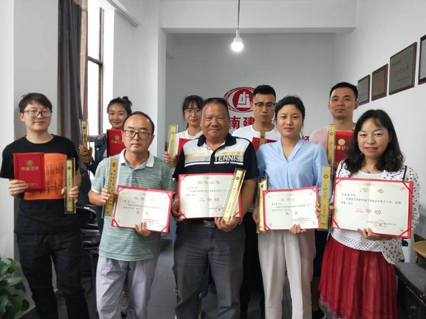 第六直管部新機(jī)場項目團(tuán)隊喜獲集團(tuán)嘉獎