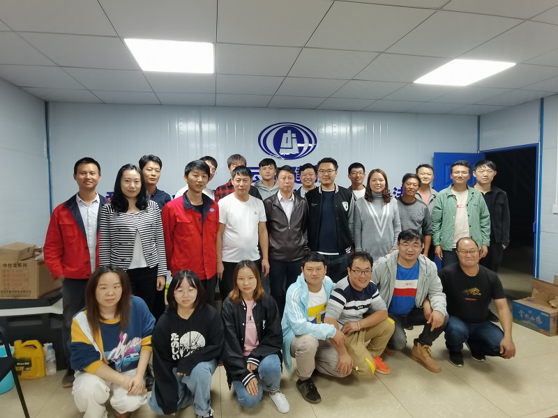 路橋市政直管二部永金高速項(xiàng)目召開職工座談會(huì)