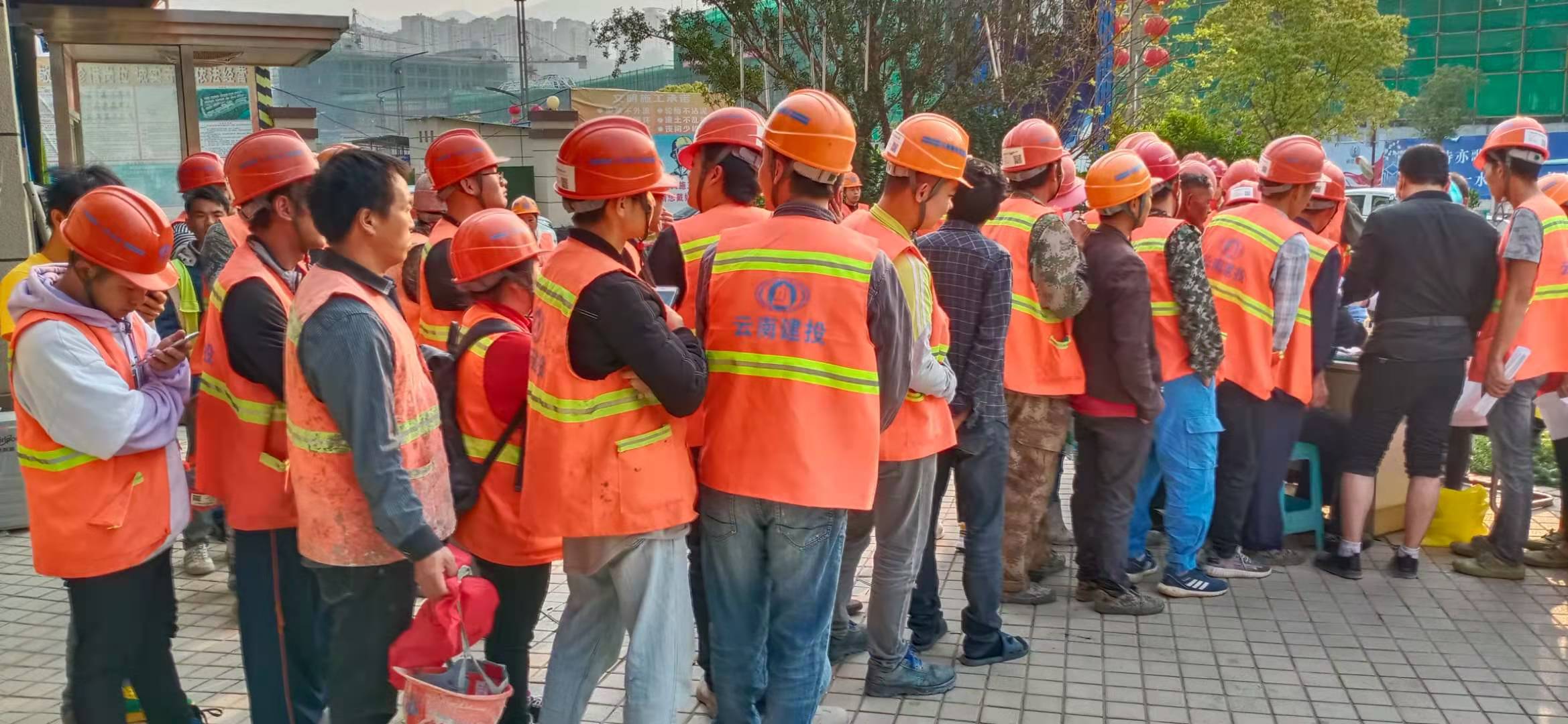開遠(yuǎn)碧桂園項(xiàng)目免費(fèi)為農(nóng)民工進(jìn)行健康體檢