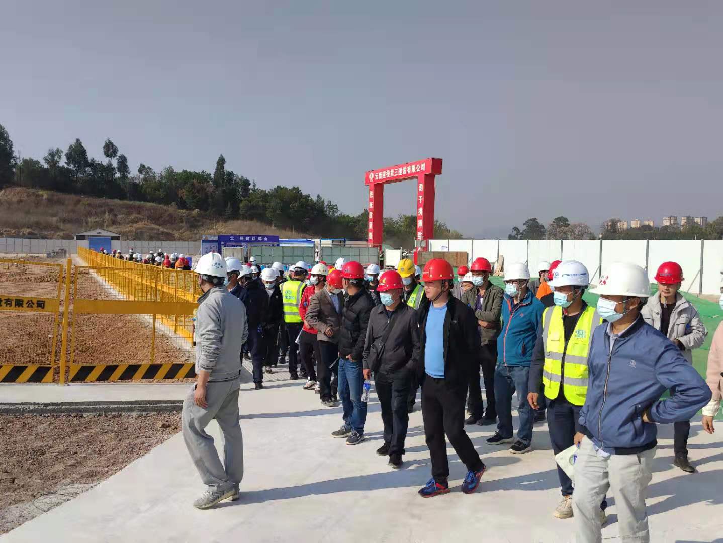 “石林縣建筑工地施工領(lǐng)域2021年一季度質(zhì)量安全消防工作會(huì)暨現(xiàn)場(chǎng)觀摩會(huì)”在西南林業(yè)大學(xué)石林校區(qū)項(xiàng)目舉行
