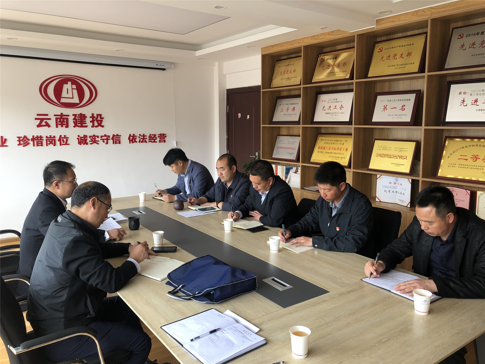 王長錄到第三項(xiàng)目經(jīng)理部調(diào)研