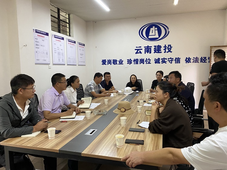 易門縣政協(xié)副主席張慶春一行到易門縣第一幼兒園龍泉分園（龍泉街道中心幼兒園）建設項目開展調研活動