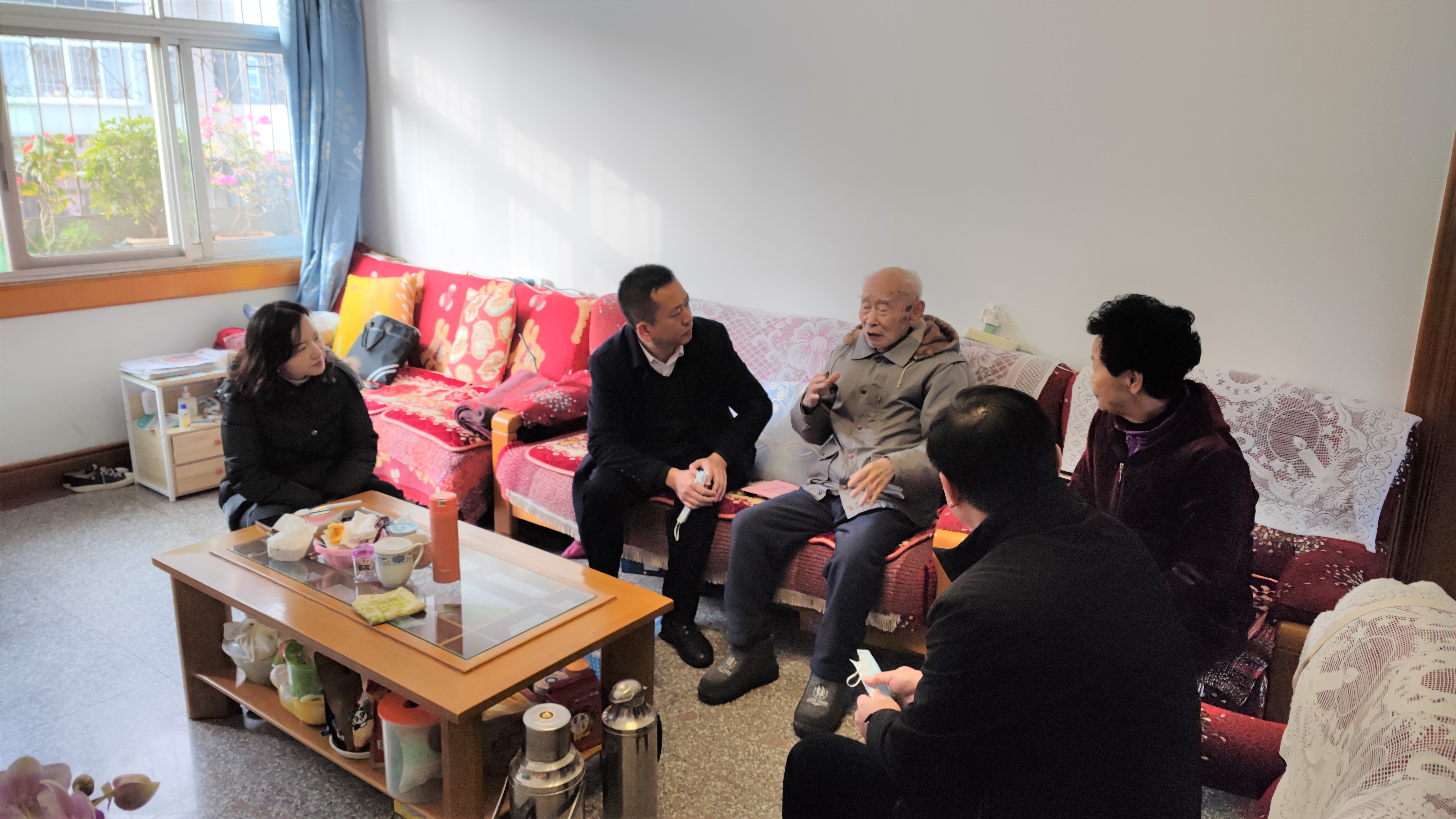 公司領(lǐng)導(dǎo)走訪慰問(wèn)離退休干部！