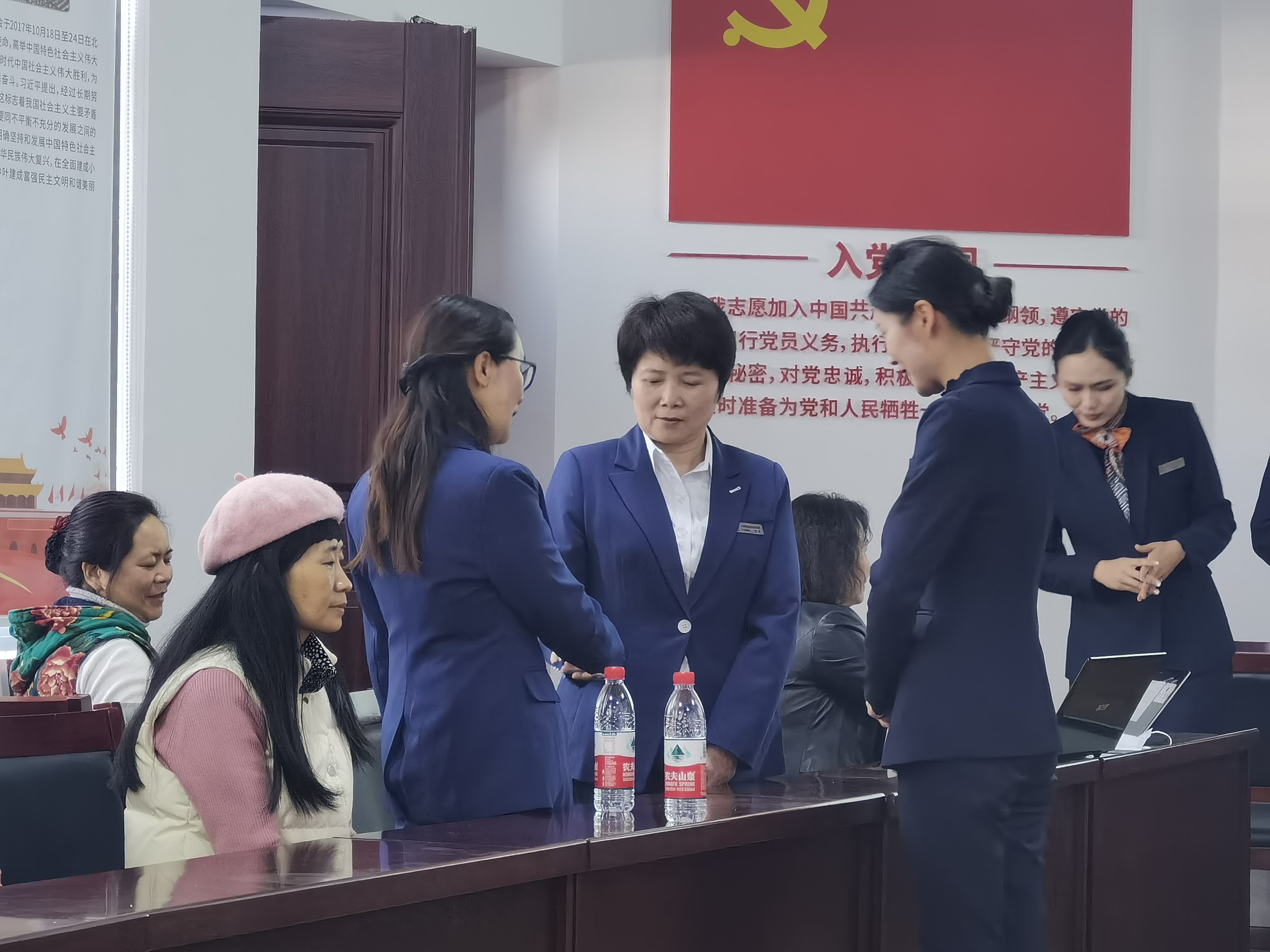 資產(chǎn)運營管理部組織開展禮儀培訓(xùn)