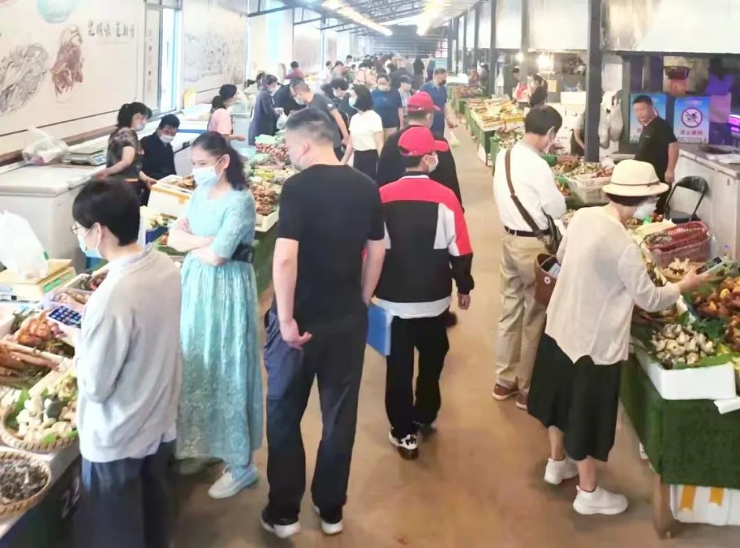 篆新農(nóng)貿(mào)市場(chǎng)里藏著昆明市二環(huán)內(nèi)首個(gè)野生菌交易專(zhuān)區(qū)