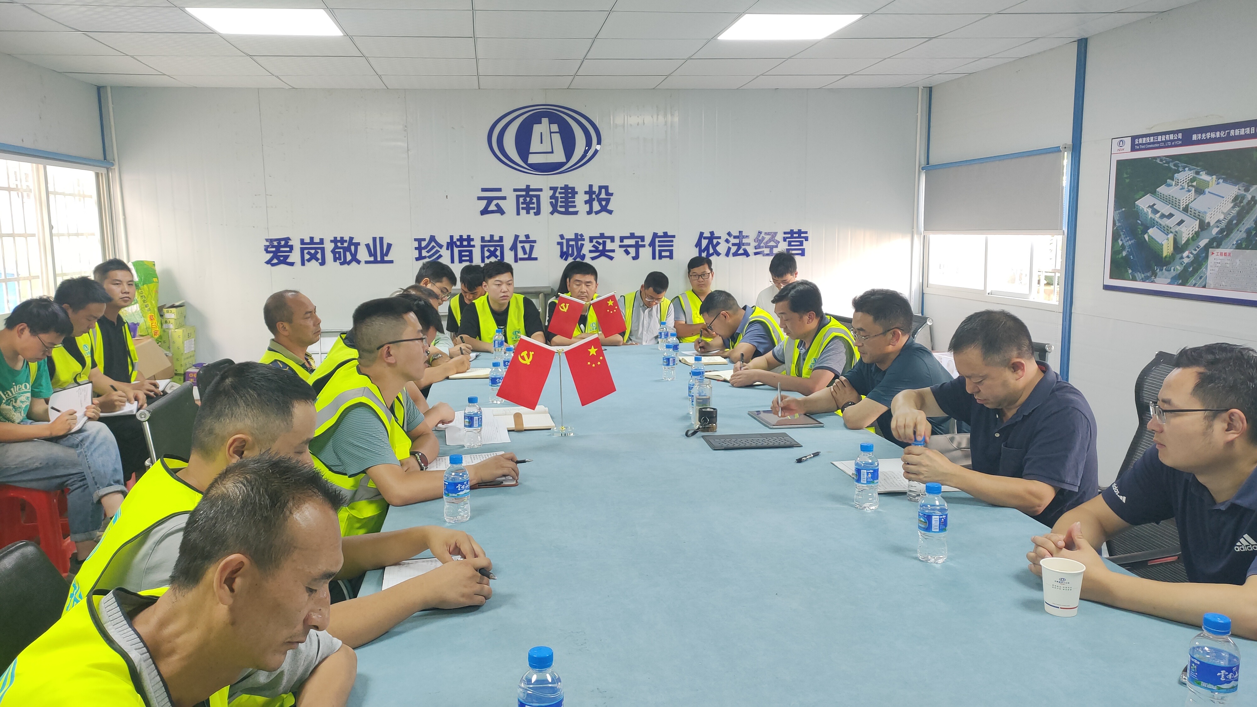 李騫到晉寧區(qū)騰洋光學(xué)標準化廠房新建項目檢查指導(dǎo)