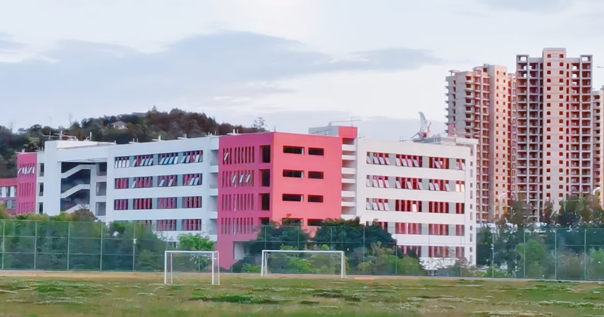 滇西應(yīng)用技術(shù)大學(xué)校長伍星到在建項(xiàng)目調(diào)研