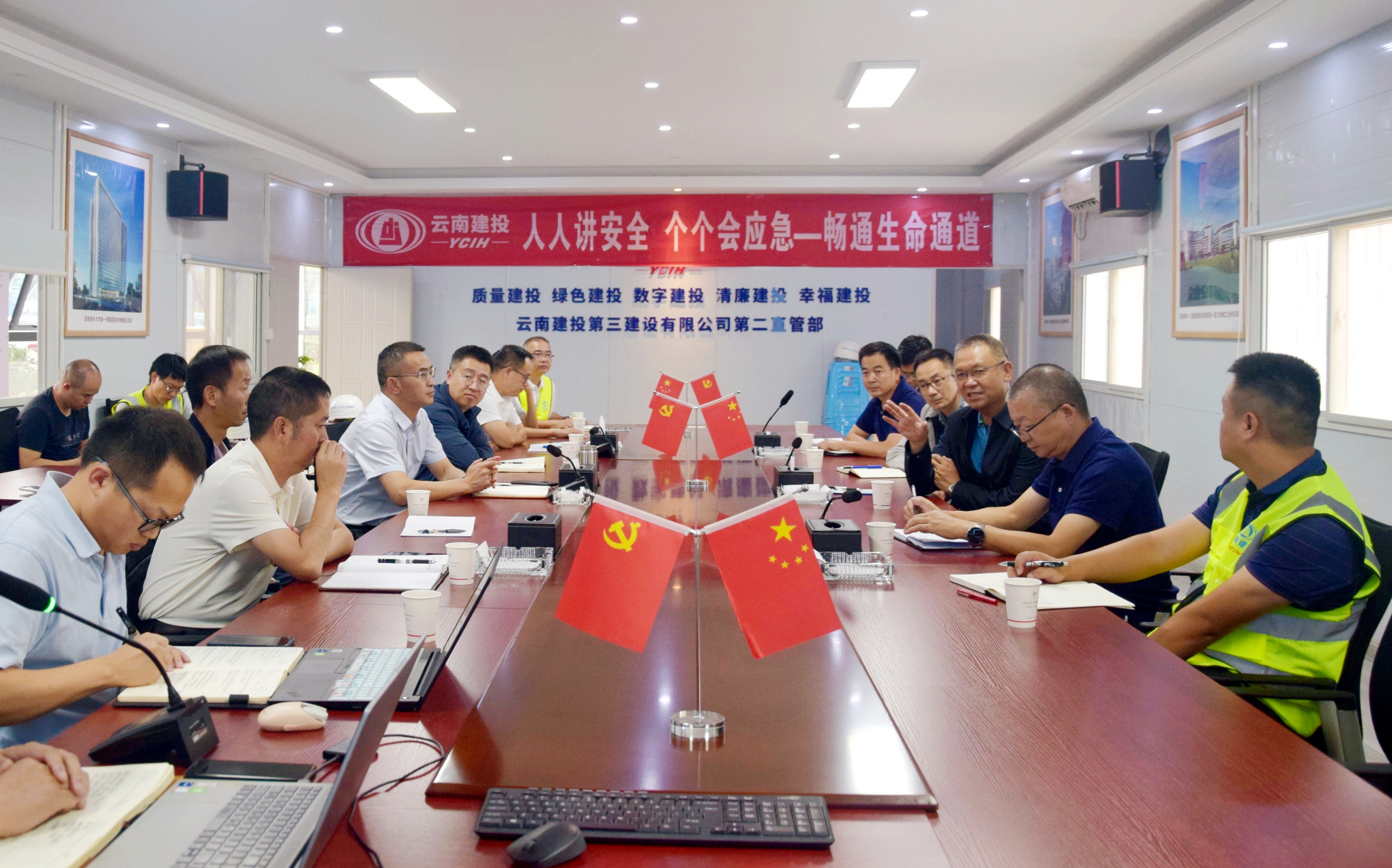 楊國(guó)文調(diào)研云南省婦幼保健院新院建設(shè)項(xiàng)目