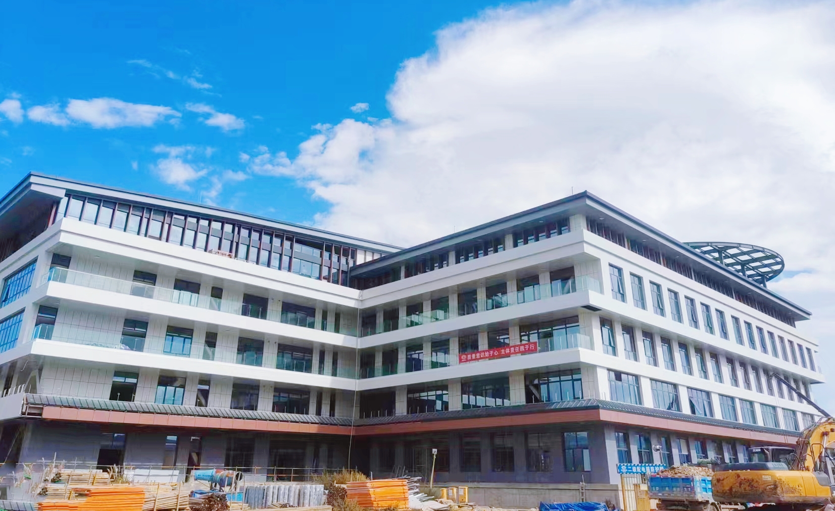 省委督查室工作組調(diào)研麗江市急危重癥救治中心建設(shè)項目