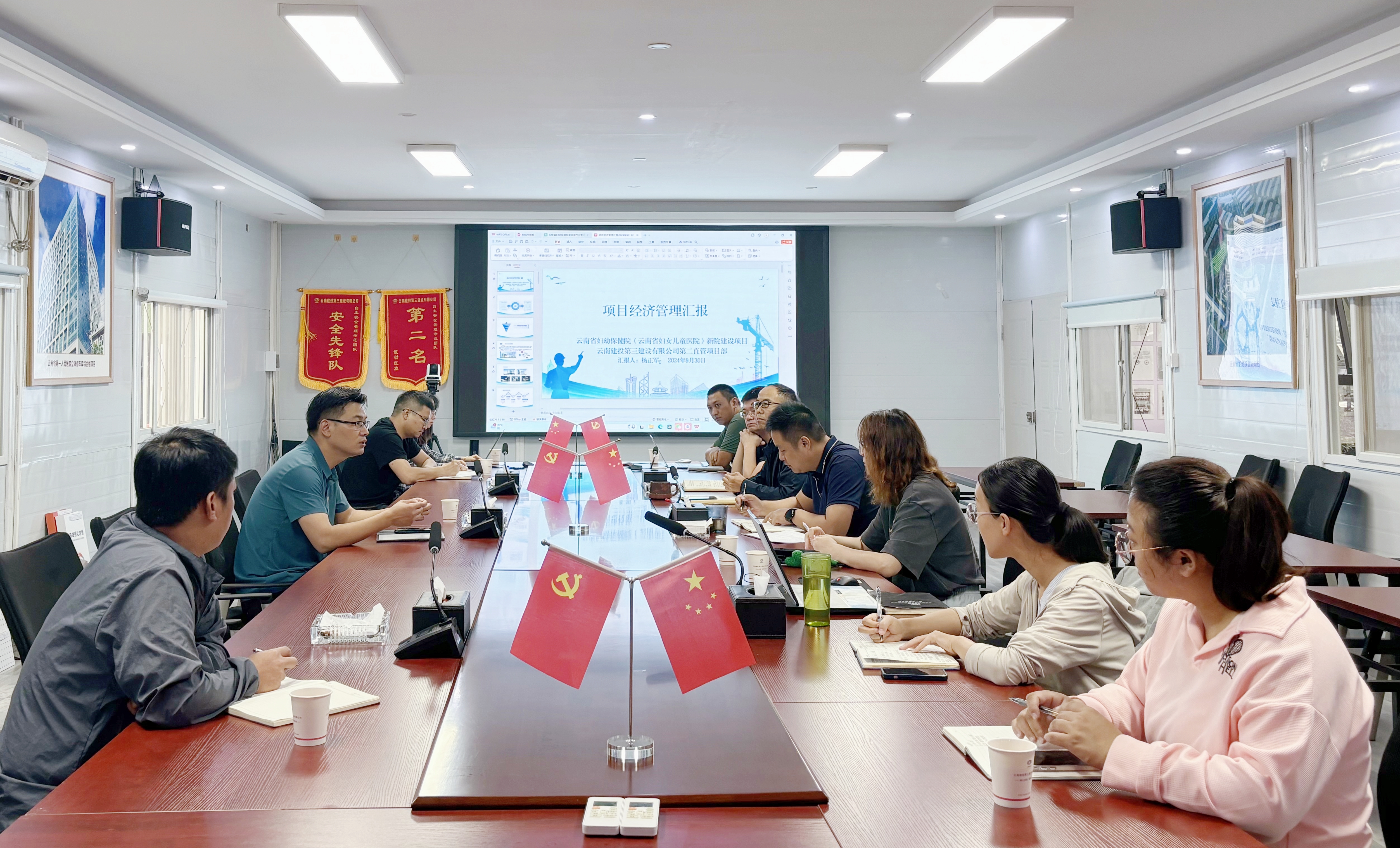 公司領(lǐng)導(dǎo)到云南省婦幼保健院項(xiàng)目召開成本分析會(huì)