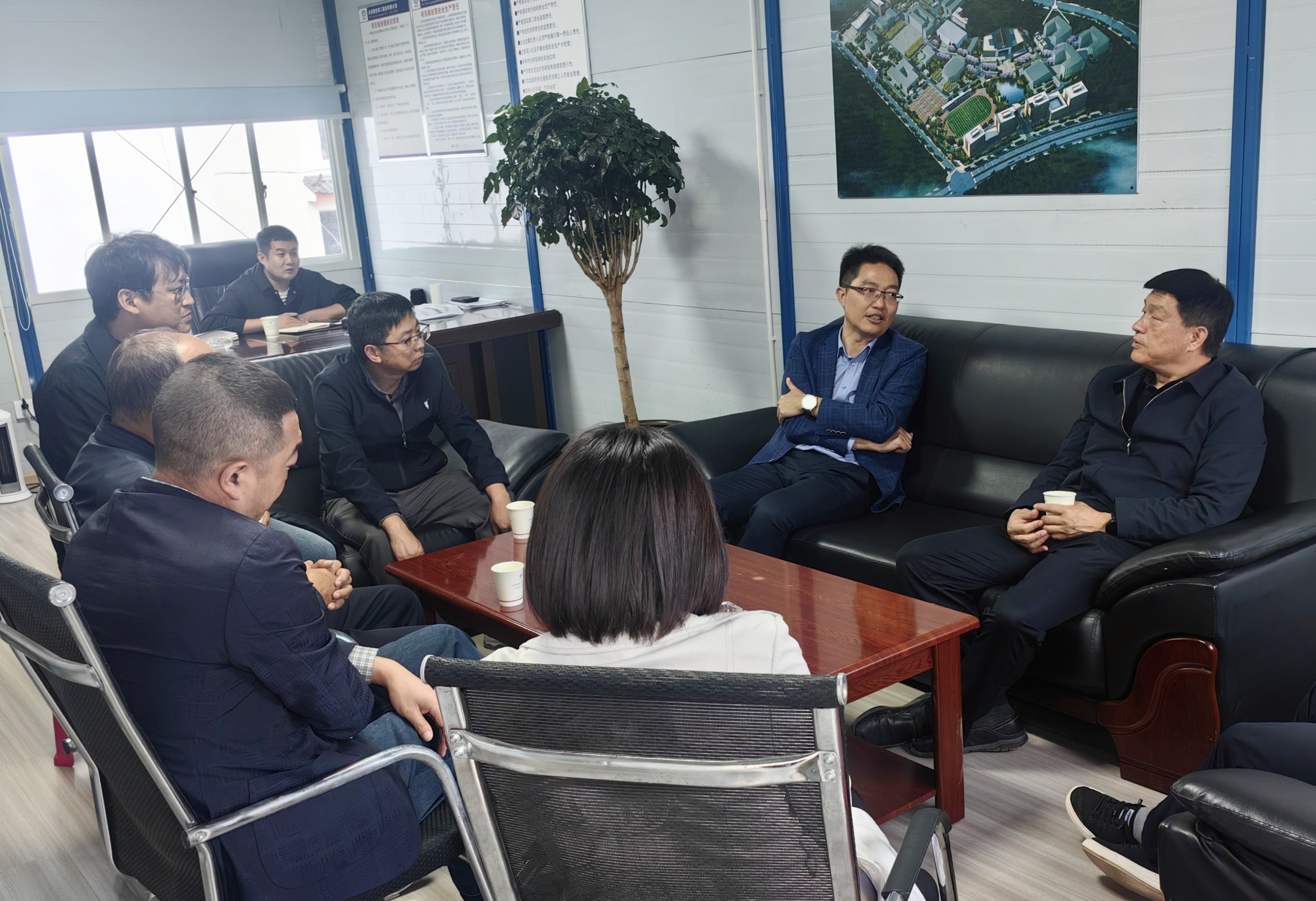 彭云一行到麗江師專項目（C區(qū)）檢查指導