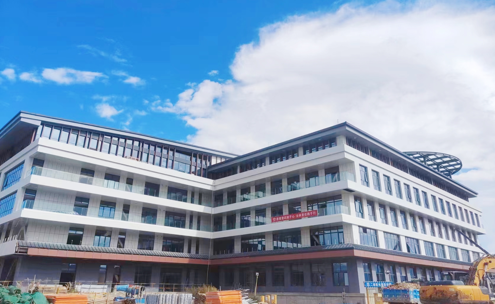 云南省發(fā)改委工作組調研麗江市急危重癥救治中心建設項目
