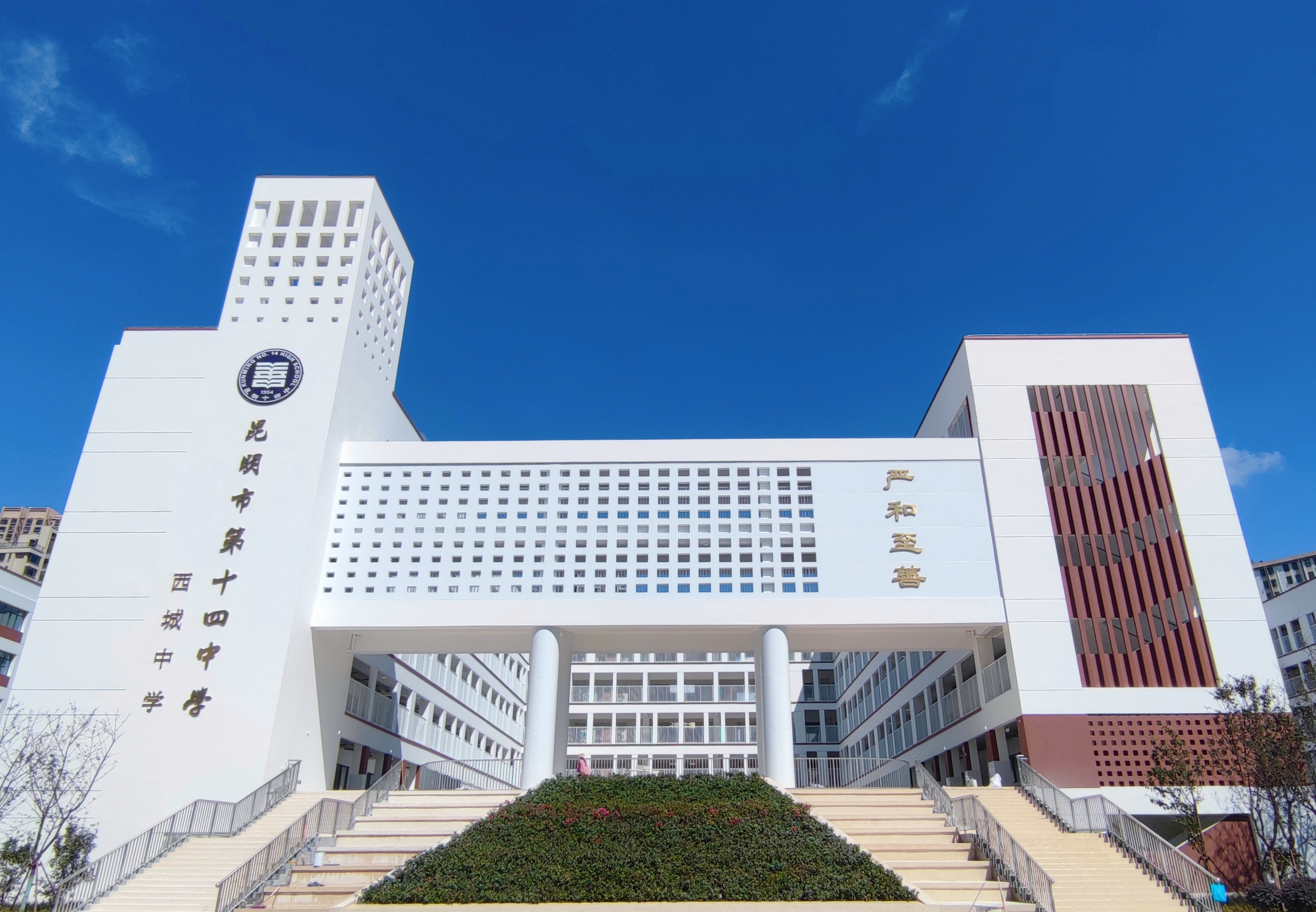 五華區(qū)副區(qū)長魏嘉調(diào)研昆明市第十四中學改擴建項目